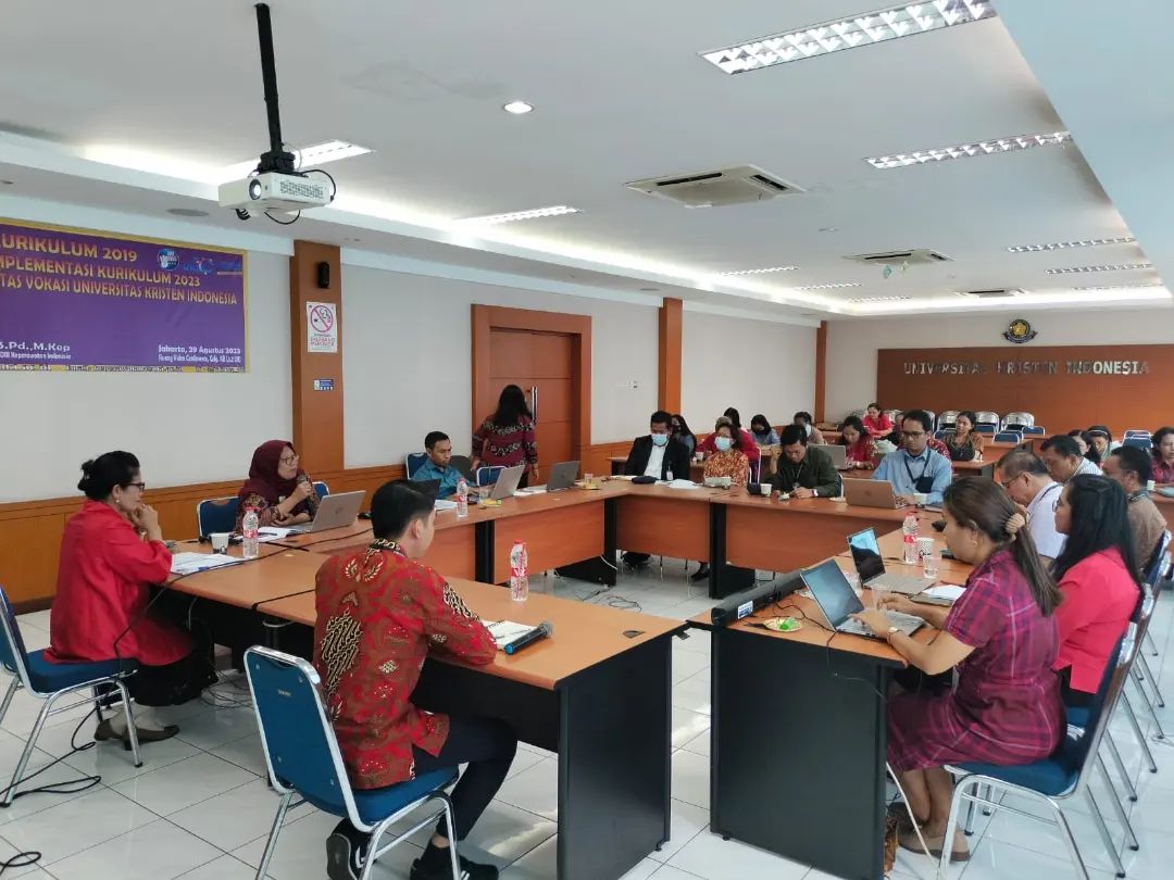 Kegiatan Evaluasi Kurikulum 2019 Prodi Keperawatan Fakultas Vokasi Universitas Kristen Indonesia di Gedung AB lt. 2