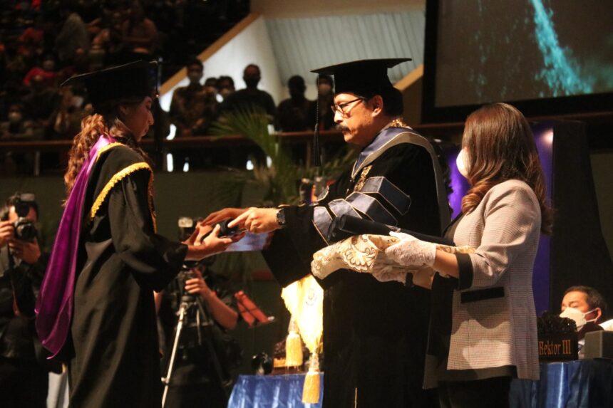 Luluskan 102 Wisudawan, Dekan Fakultas Vokasi UKI: Life Long Learning, Kunci Kesuksesan di Tengah Persaingan Ketat