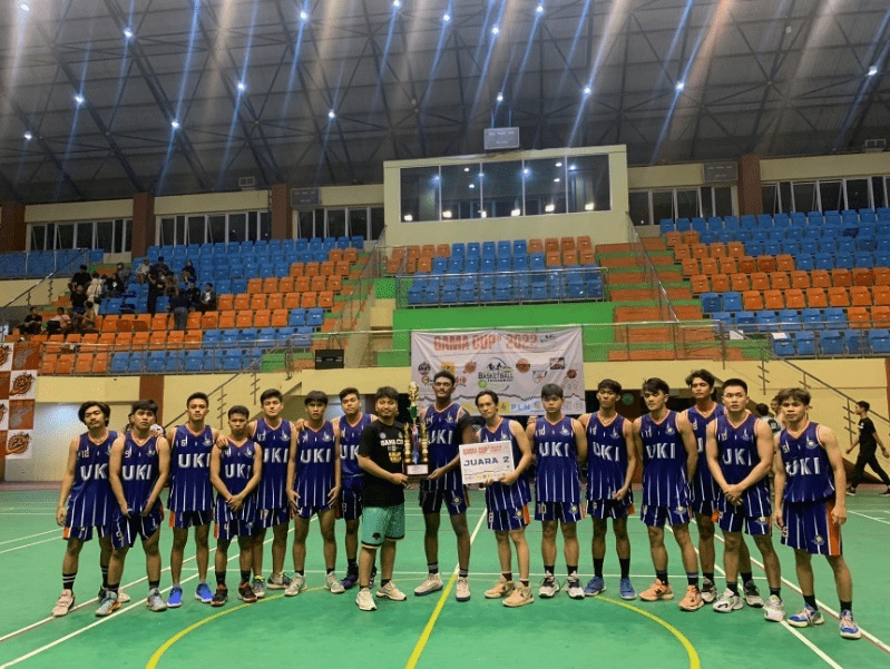 Biro Kemahasiswaan dan Alumni – UKI mengucapkan selamat kepada Unit Kegiatan Olahraga Mahasiswa (UKOM) Basket Universitas Kristen Indonesia yang telah berhasil mendapatkan Juara 2 dengan skor 48 setelah dikalahkan 1 poin dari UNSADA dalam perlombaan Basket Gama Cup 2022 yang diselenggarakan pada 14 Desember 2022 di GOR Ciracas, Jakarta Timur.